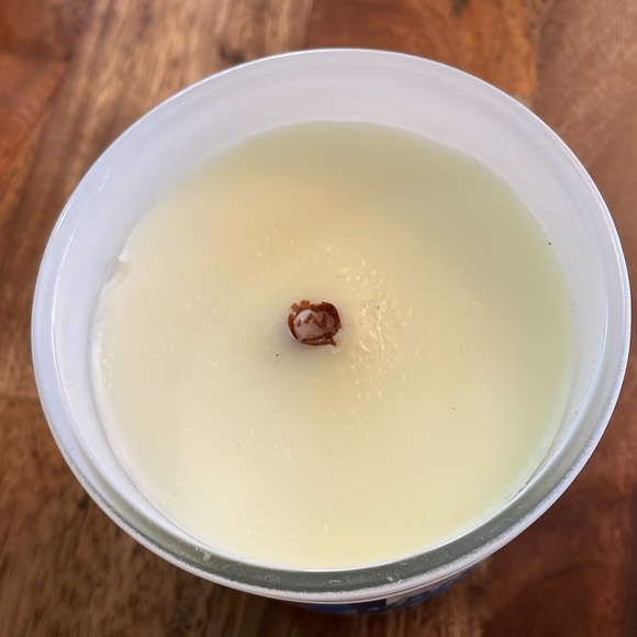 Laila Luxury Candle, The Hotel scent - Picture 3 of 4